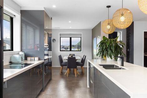 Photo of property in 31 Kingfisher Crescent, Albert Town, Wanaka, 9305