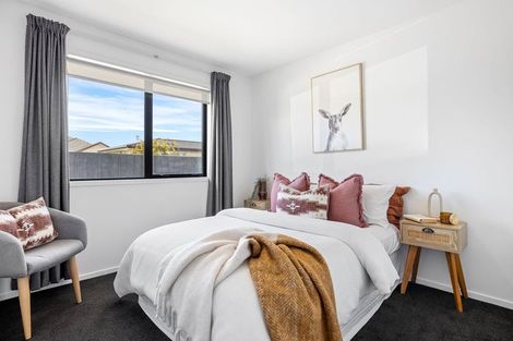 Photo of property in 3b Shillingford Boulevard, Rolleston, 7615