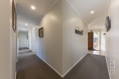 Photo of property in 8 Larmer Drive, Kumeu, 0810
