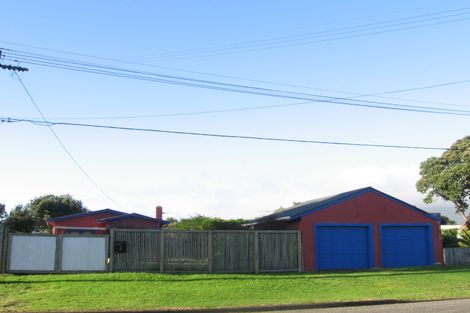Photo of property in 5 Rauparaha Street, Waikanae Beach, Waikanae, 5036