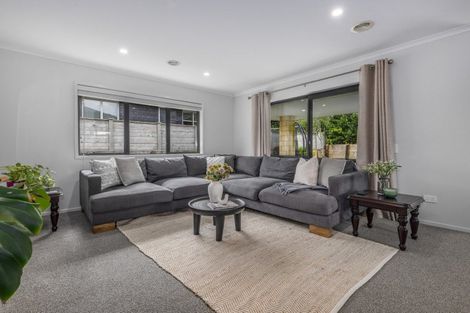 Photo of property in 28 Mooring Close, Whitby, Porirua, 5024