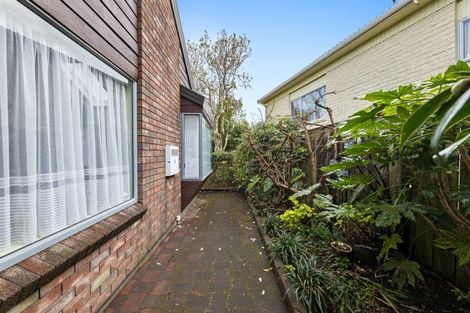 Photo of property in 35 Manu Crescent, Upper Vogeltown, New Plymouth, 4310