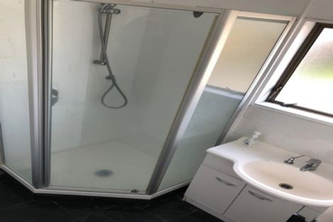 Photo of property in 9 Darren Crescent, Half Moon Bay, Auckland, 2012