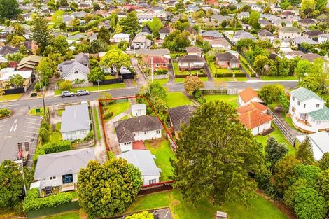 Photo of property in 43 Neil Avenue, Te Atatu Peninsula, Auckland, 0610