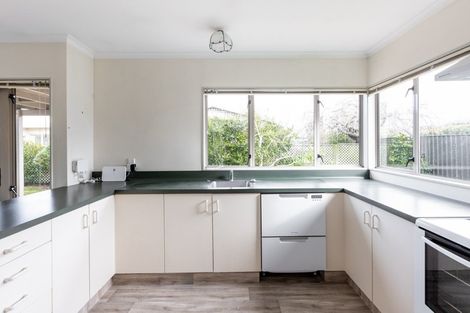 Photo of property in 2/52 Te Aute Road, Havelock North, 4130