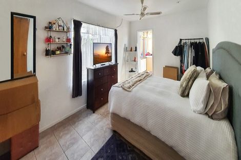 Photo of property in 7b Harrybrook Road, Green Bay, Auckland, 0604