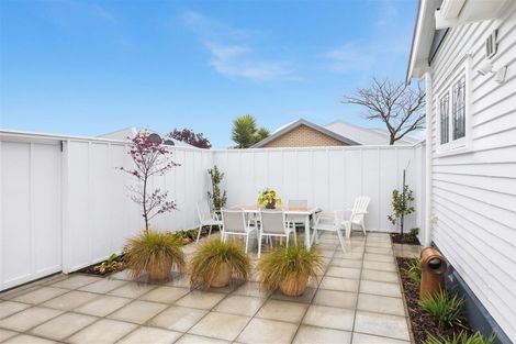 Photo of property in 82 Olliviers Road, Phillipstown, Christchurch, 8011