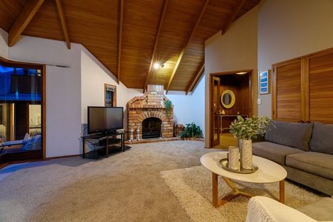 Photo of property in 16 Braemar Road, Castor Bay, Auckland, 0620