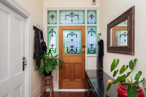 Photo of property in 9 Robertson Street, Russell, 0202