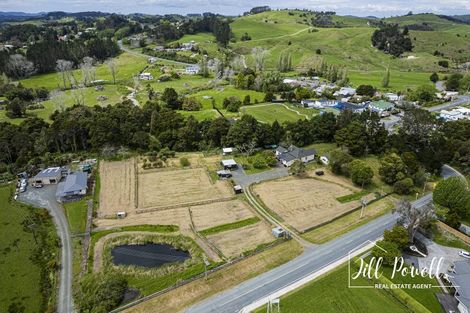 Photo of property in 32 Franklin Road, Paparoa, 0571