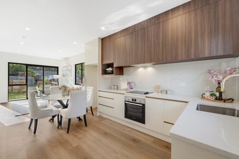 Photo of property in 140a Edgewater Drive, Pakuranga, Auckland, 2010