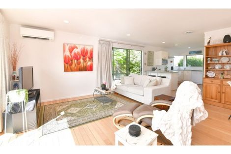 Photo of property in 2/10 Ross Crescent, Orewa, 0931