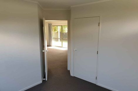 Photo of property in 17a Enderby Drive, Te Atatu Peninsula, Auckland, 0610