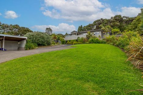 Photo of property in 2/52 Staincross Street, Green Bay, Auckland, 0604