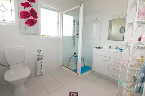 Photo of property in 38 Smythe Road, Henderson, Auckland, 0612