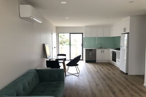 Photo of property in 8 Keating Rise, Northcross, Auckland, 0632