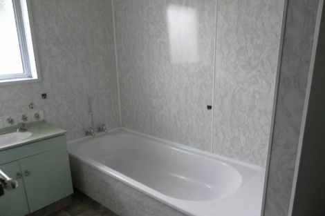 Photo of property in 18 Saunders Place, Redwood, Christchurch, 8051