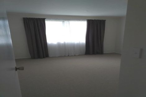 Photo of property in 74 Lynn Road, Bayview, Auckland, 0629