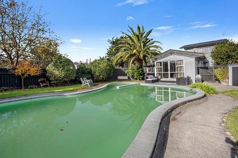 Photo of property in 37 Pitt Street, Clive, 4102