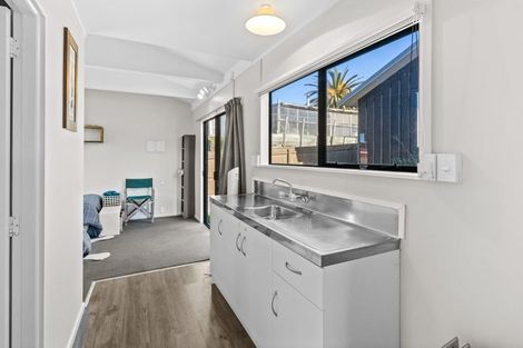 Photo of property in 6 Kent Avenue, Waitarere Beach, Levin, 5510