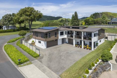 Photo of property in 1 Holcombrooke Lane, Welcome Bay, Tauranga, 3175