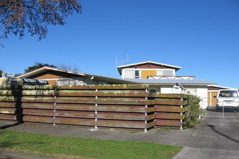 Photo of property in 12 Abraham Crescent, Milson, Palmerston North, 4414