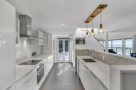 Photo of property in 18 Glendevere Terrace, Redcliffs, Christchurch, 8081