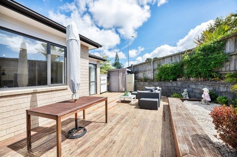 Photo of property in 2 Bangla Place, Massey, Auckland, 0614