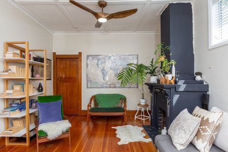 Photo of property in 18 Chaucer Road, Hospital Hill, Napier, 4110