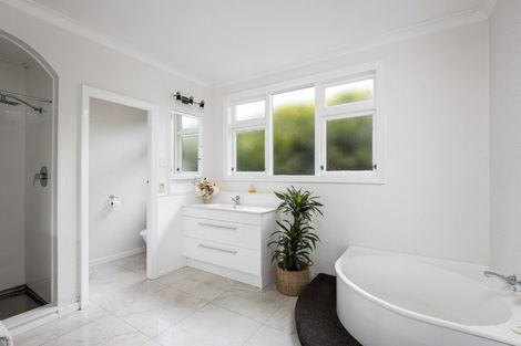 Photo of property in 30 Holsworthy Road, Lower Vogeltown, New Plymouth, 4310