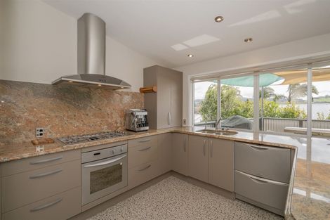 Photo of property in 10 Poplar Street, Whitianga, 3510