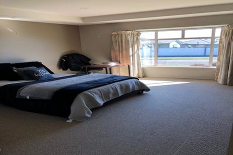 Photo of property in 20 Foresters Crescent, Parklands, Christchurch, 8083