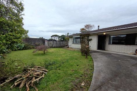 Photo of property in 1/74 Godley Road, Green Bay, Auckland, 0604