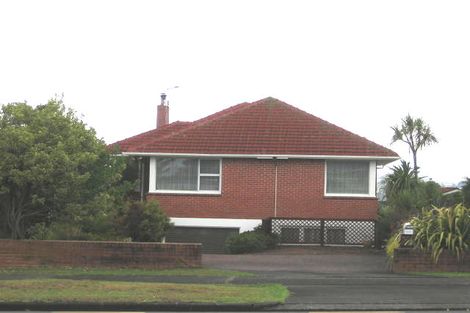 Photo of property in 4289 Great North Road, Glendene, Auckland, 0602