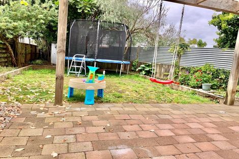 Photo of property in 10 Montmere Avenue, Te Atatu Peninsula, Auckland, 0610