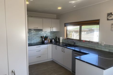 Photo of property in 1/7 Morice Place, Torbay, Auckland, 0630