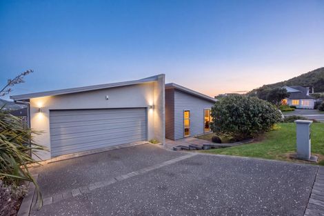 Photo of property in 2 Nelson Avenue, Aotea, Porirua, 5024