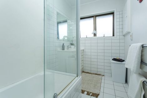 Photo of property in 3/72 Lake Road, Northcote, Auckland, 0627