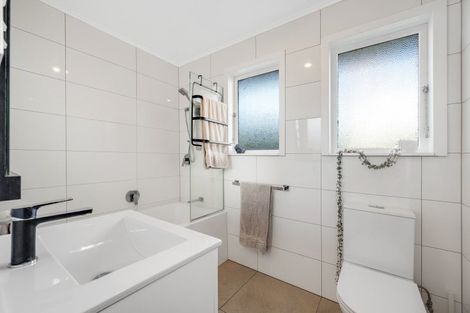 Photo of property in 2/12 Pandora Place, Pakuranga, Auckland, 2010