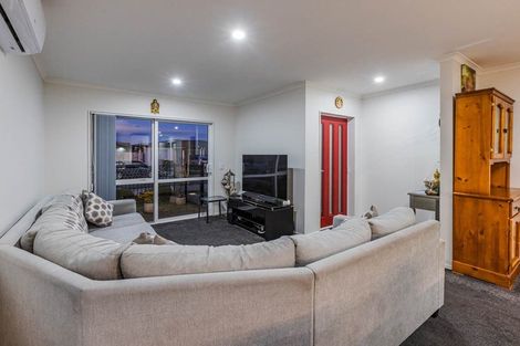 Photo of property in 22 Kapowai Boulevard, Takanini, 2112