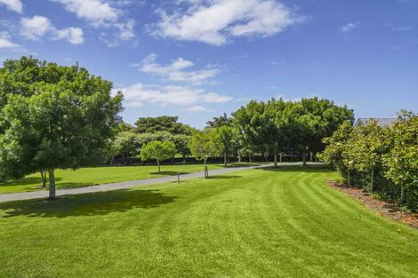 Photo of property in 21 Koraha Road, Kumeu, 0892