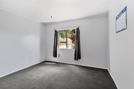 Photo of property in 16b Fernhaven Grove, Newlands, Wellington, 6037