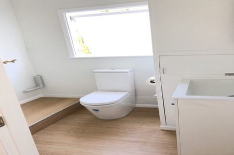 Photo of property in 1009 Whangaparaoa Road, Tindalls Beach, Whangaparaoa, 0930