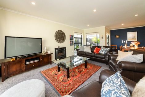 Photo of property in 4a Silkwood Place, Fitzherbert, Palmerston North, 4410