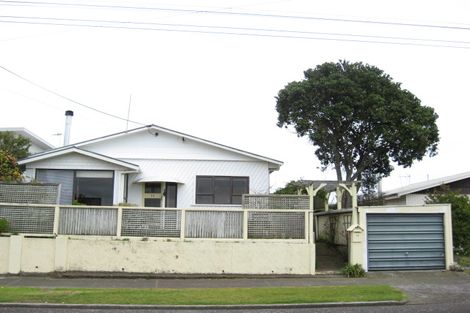 Photo of property in 14 Record Street, Fitzroy, New Plymouth, 4312