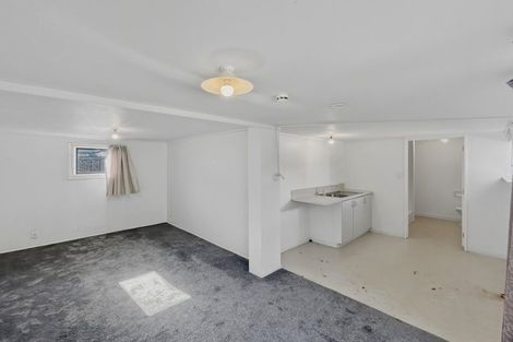 Photo of property in 21 Edgeware Road, Palmerston North, 4410