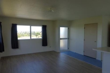 Photo of property in 16 Worthington Place, West Harbour, Auckland, 0618