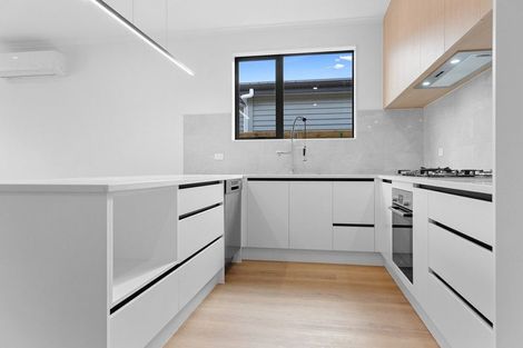 Photo of property in 17 Cara Avenue, Kumeu, 0810