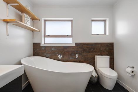 Photo of property in 115 Williams Street, Cambridge, 3434