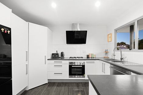 Photo of property in 22 Gilbass Avenue, Hamilton Lake, Hamilton, 3204